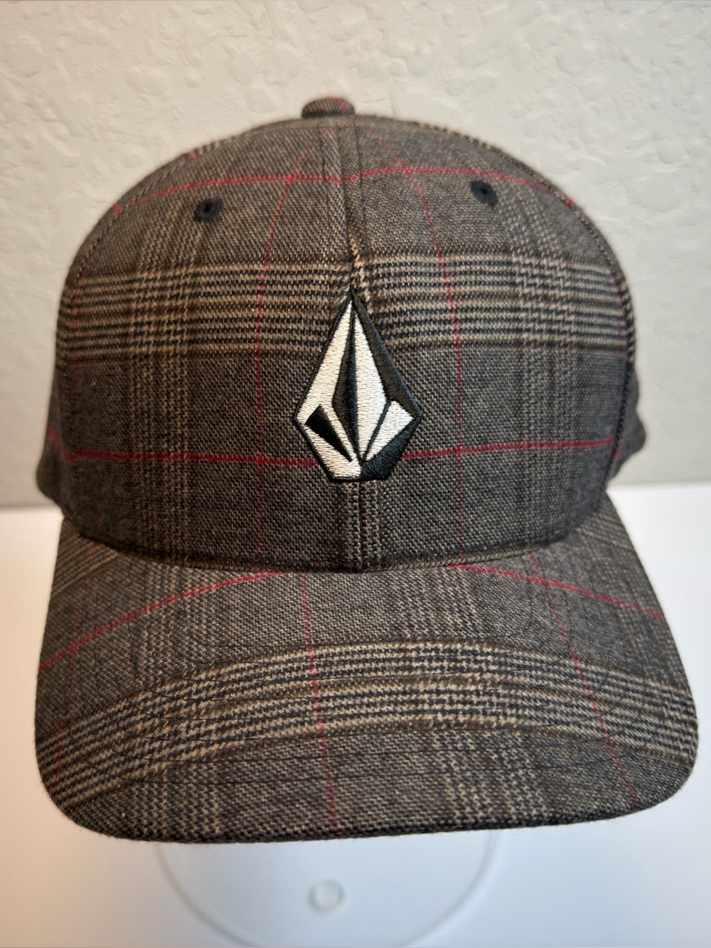 Volcom Plaid Flexfit Fitted Hat Cap Gray Red Men’s L/XL